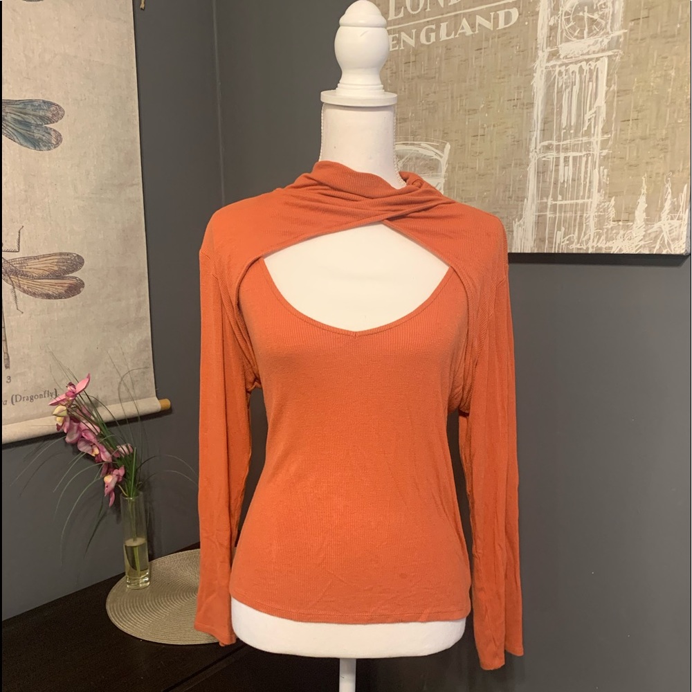 Venus Key Hole Shirt